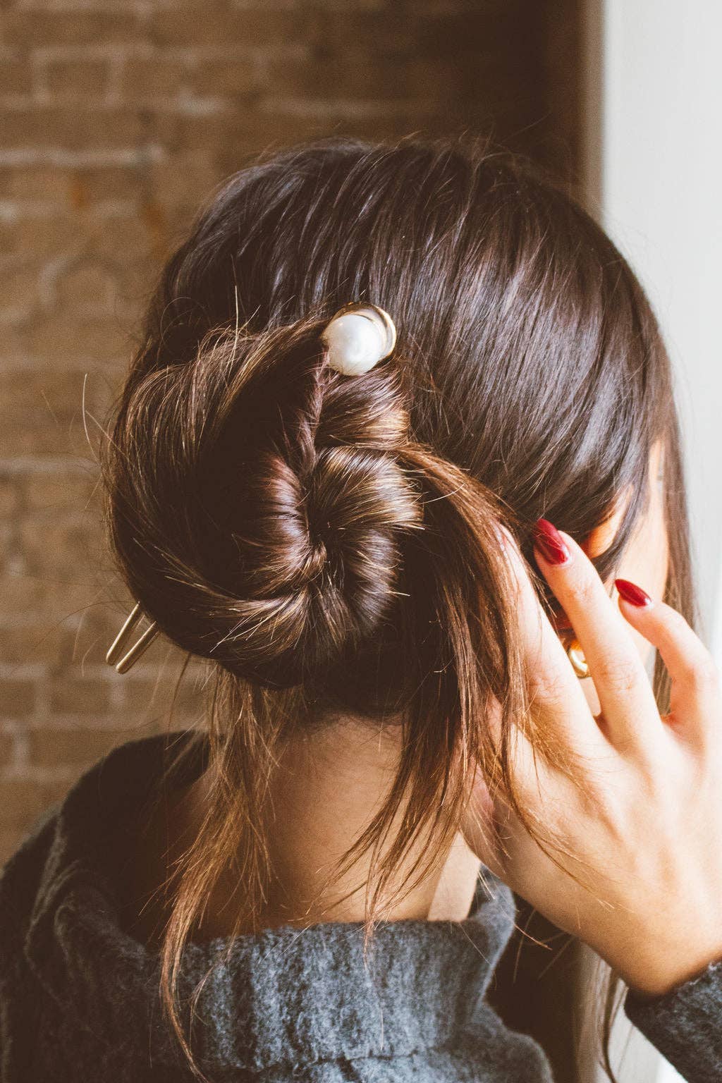 Long Pearl Hair Pin boutique style from Ivy & Grace womens boutique