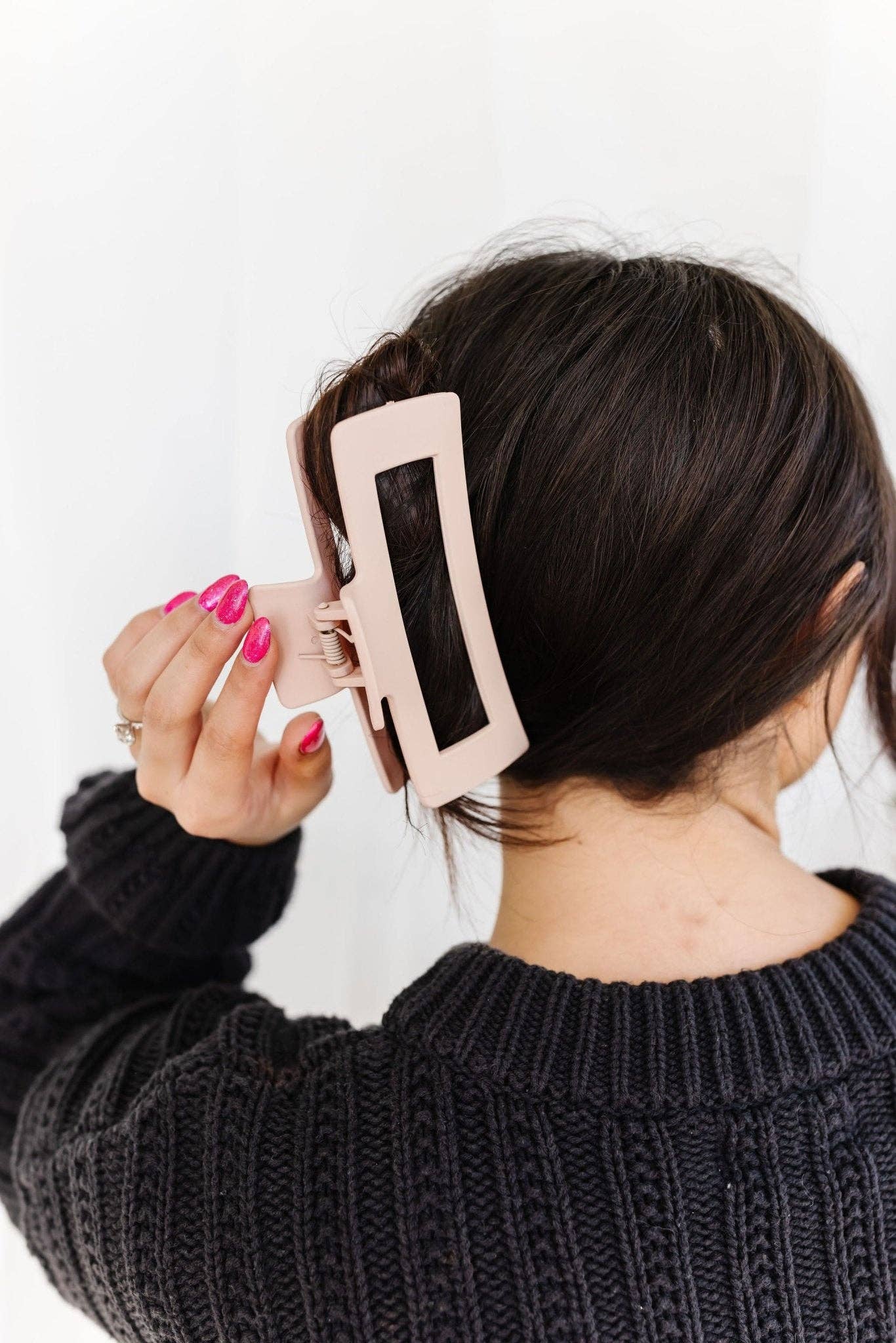 XL Matte Claw Clip boutique style from Ivy & Grace womens boutique