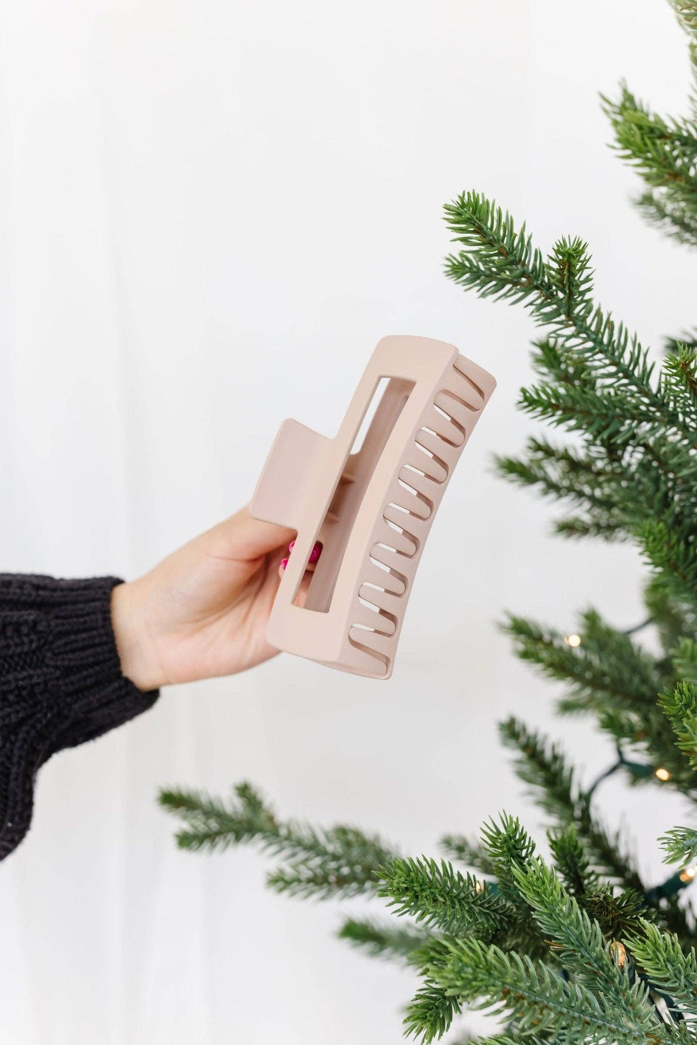 XL Matte Claw Clip boutique style from Ivy & Grace womens boutique