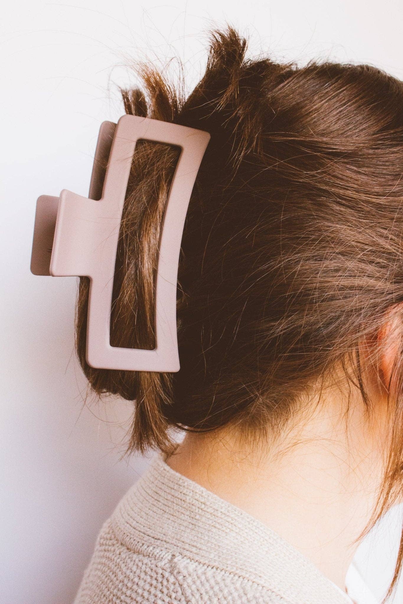 XL Matte Claw Clip boutique style from Ivy & Grace womens boutique